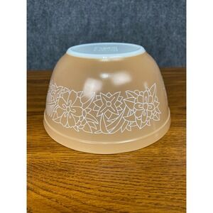 Vintage Pyrex Woodland 402 Mixing Bowl 1.5 Pint Tan White Floral Oven safe‎